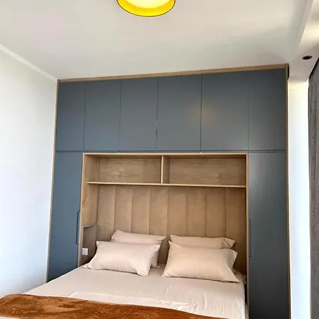 Apartament Golden Star 2 *