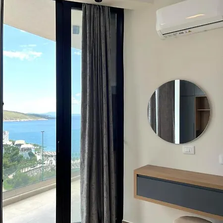 Apartament Golden Star 2 *